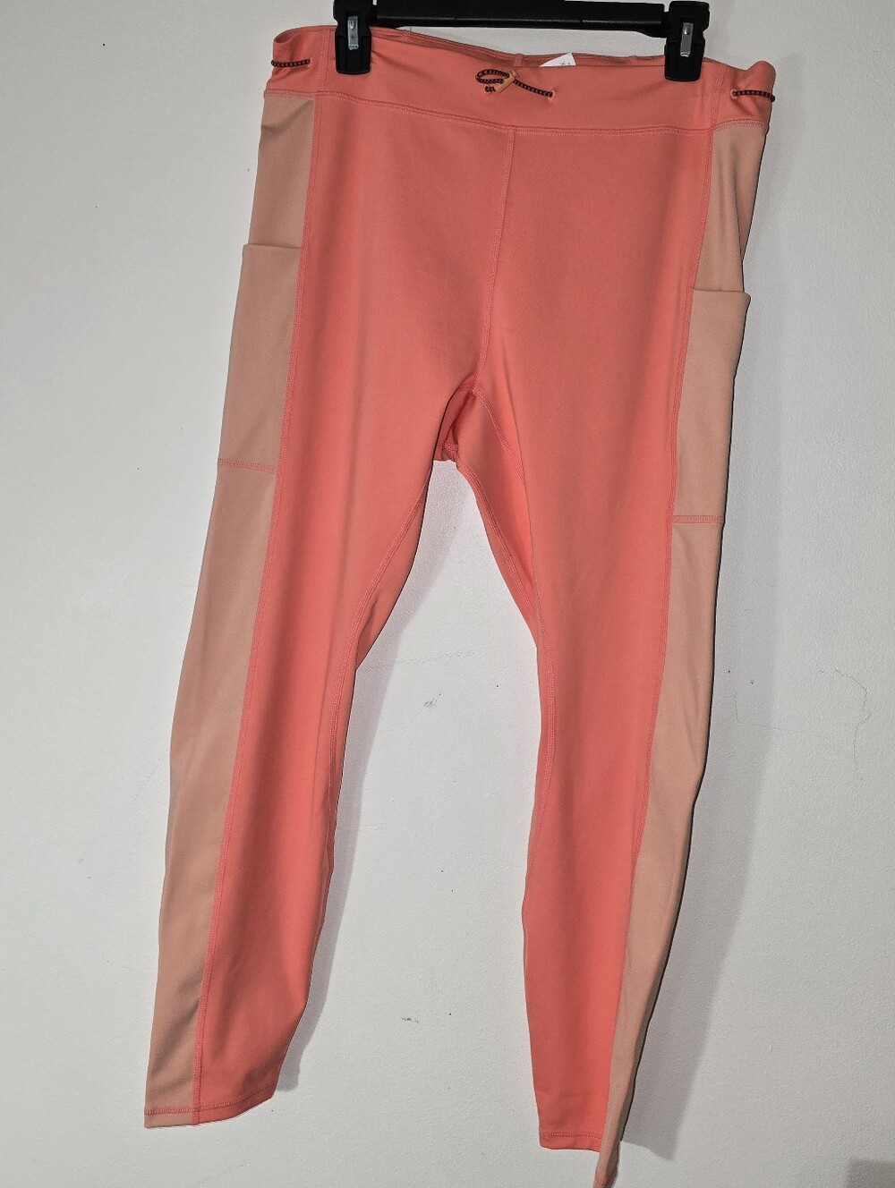 Fabletics Motion 365 Coral and Peach Colorblock Womens  Leggings W/Side Pockets